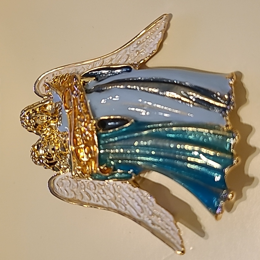 Napier Brand Holiday Angel Jewelry Pin Brooch 17$